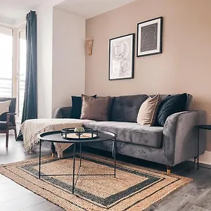 https://the-aspect-by-solace-stays.cardiffhotelswales.com