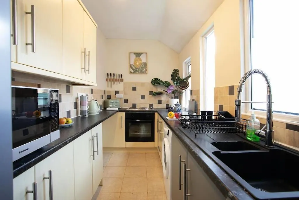 Stylish 4 Bed Home In Central Nottingham W/Parking
