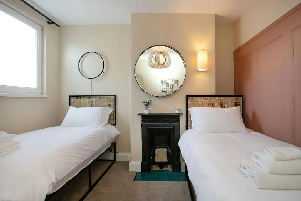 Stylish 4 Bed Home In Central Nottingham W/Parking 0*,