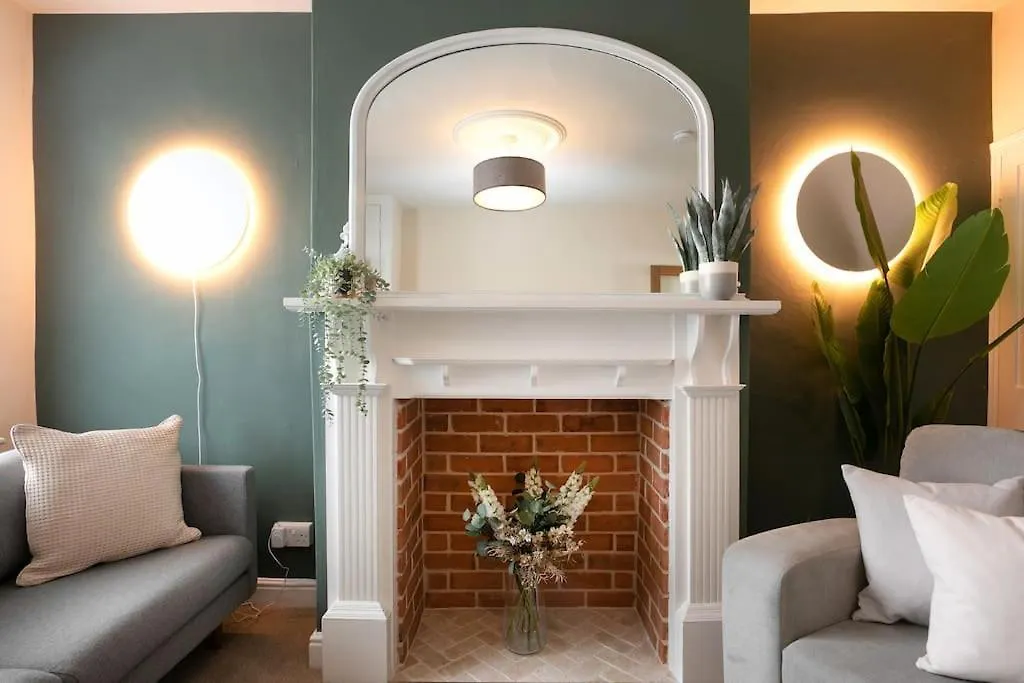 Holiday home Stylish 4 Bed Home In Central Nottingham W/Parking