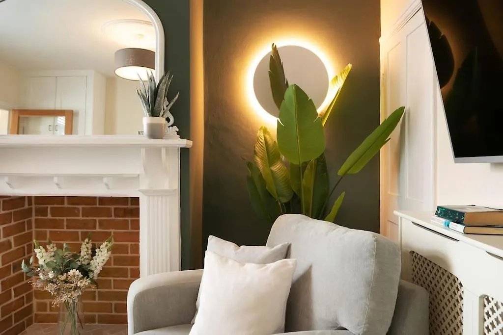 Stylish 4 Bed Home In Central Nottingham W/Parking