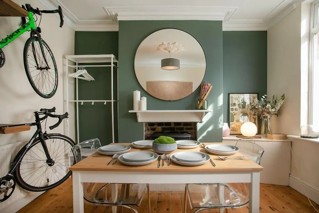 Stylish 4 Bed Home In Central Nottingham W/Parking Holiday home